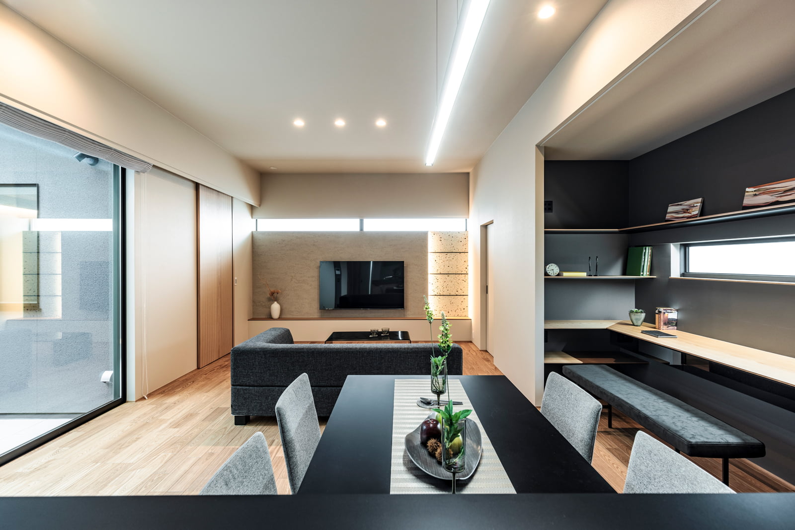 細窓など目隠しにも配慮された、石川県の注文住宅の実例